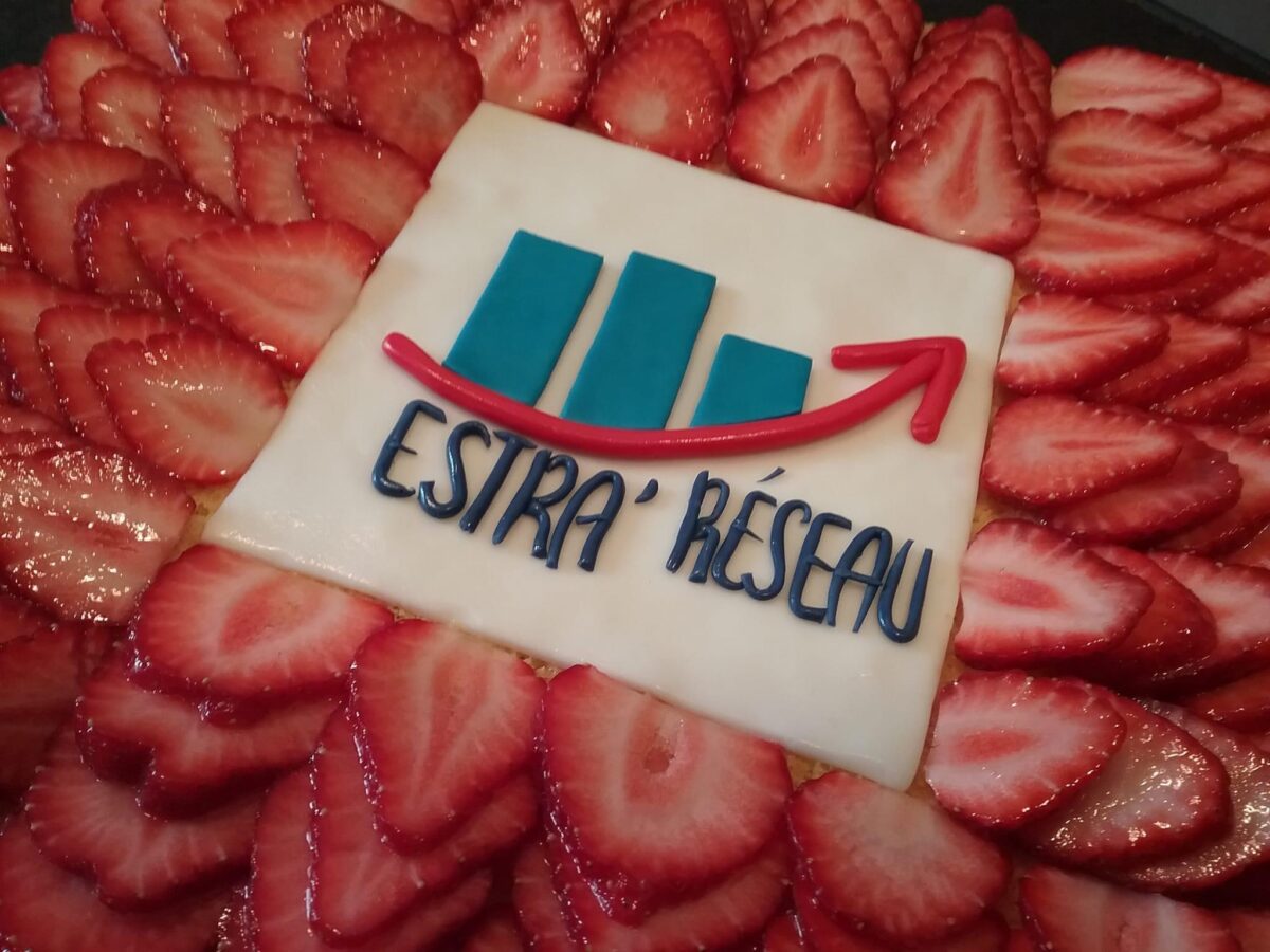 1 an Estra’Réseau – Gâteau d’anniversaire partagé entre membres