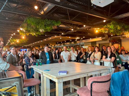 Afterwork Estra’Réseau et Collectif Pro à Pont-Eveque, entrepreneurs en discussion autour d’un apéritif convivial